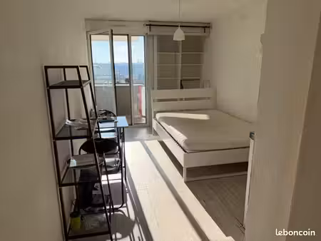 studio meublé avec balcon - av. d’arès