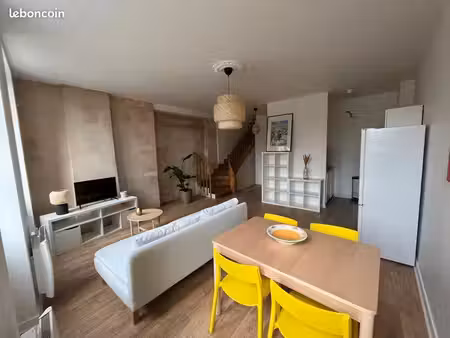 appartement de 88m2  spacieux  rénové et meublé  face à la citadelle