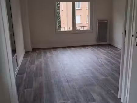 f2 centre ville st chely 53m2