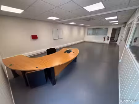 bureaux professionnels 100 m² climatisés