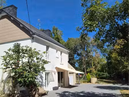 maison en bordure du canal de nantes à brest à fégréac