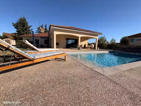 maison de plain-pied – 137 m² – 4 ch. – piscine – renaison