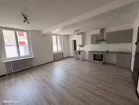 t3 60 m² rénové – centre-ville de chazelles-sur-lyon