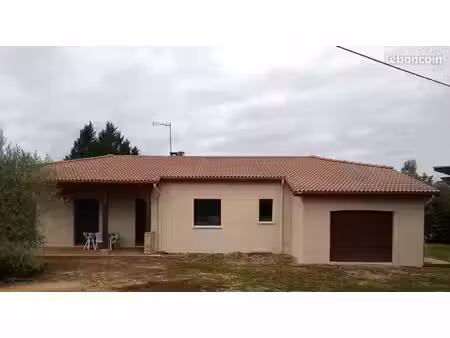 plein pied de 107m² sur 8005m² avec ruisseau  arbres fruitiers et commodités