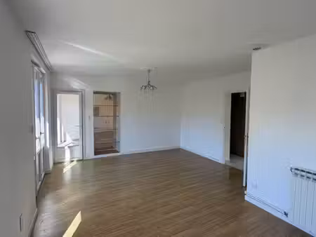 superbe t3 de 75 m² très lumineux – à 5 min du centre de roanne