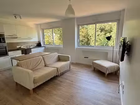 t3 meublé entièrement rénové – balcon – ascenseur – centre de saint-chamond - proche de la