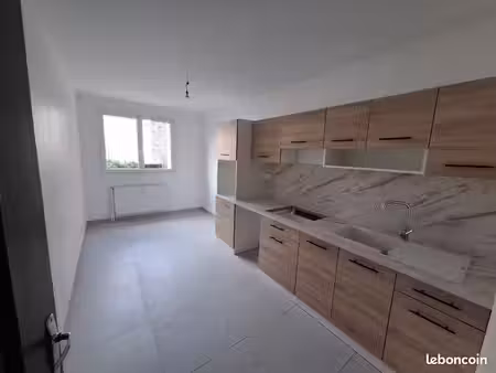 location f3 80 m2 refait à neuf