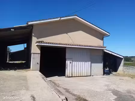hangars a louer