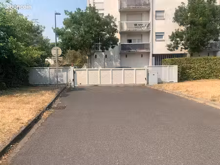 parking extérieur sécurisée