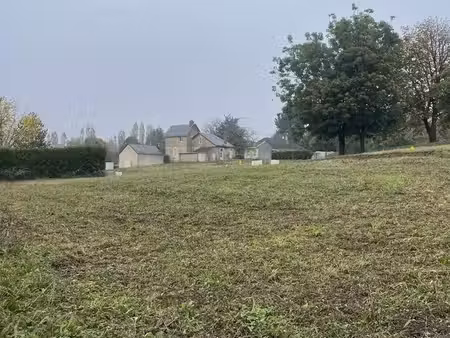 terrain à bâtir de 420 m² à lezigne (49)