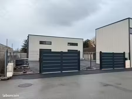 local d'activité de 184 m² avec extérieur clos de 260 m²