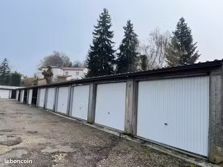 à louer garage fermé