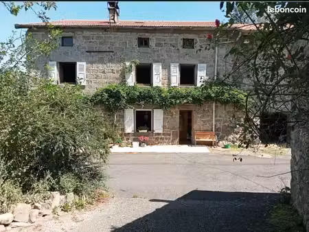 ancienne ferme en pierre