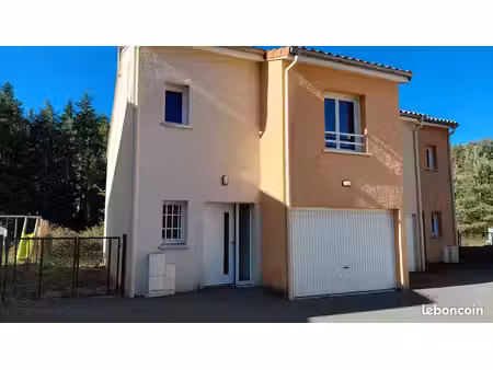 maison mitoyenne dans petit lotissement