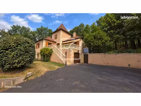 propriété 6 pièces 140 m²