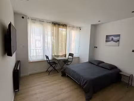studio meublé 20 m2 rénové - centre-ville le puy-en-velay
