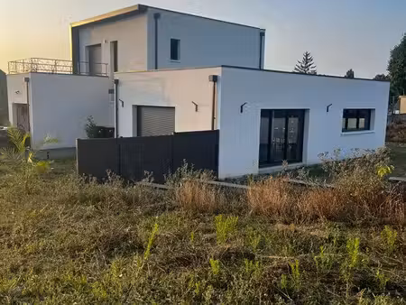 maison proche angers