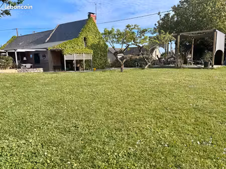 longère rénovée dans le val de loire  proche de saumur  avec studio indépendant générant p