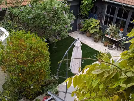 maison 8 pièces 160m2 - dépendances