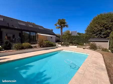 ?varrains - maison 140m² piscine 4 ch + 1 bureau - 1200m² terrain