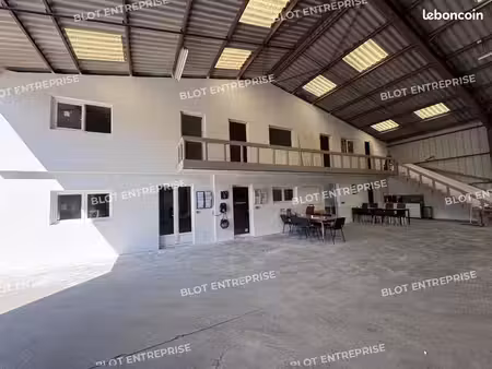 local d'activité 885 m²