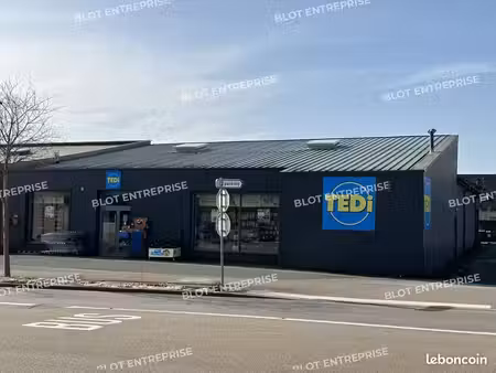 local commercial 750 m²