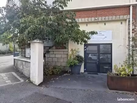 local d'activité 115 m²