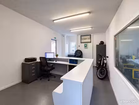 local 400 m² vannes
