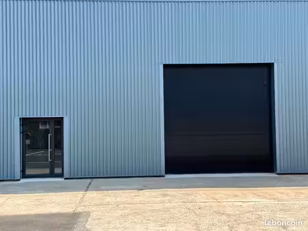 a louer local artisant de 300 m2 équipé de 3 bureaux