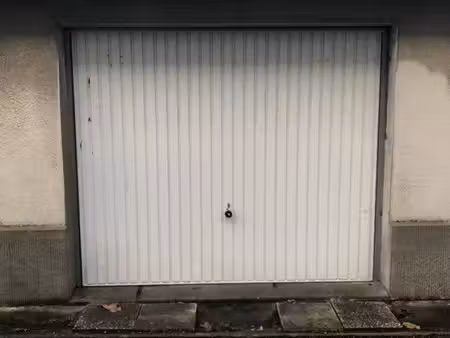 grand garage fermé de 17 m² – secteur claude bernard / saint-léonard