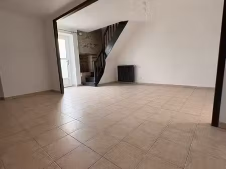 belle maison en pierre en centre bourg
