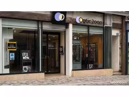 murs de boutique - emplacement n°1 en centre-ville de nevers
