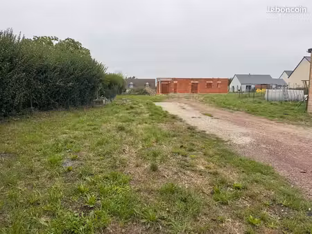 ? terrain 827 m² – plein bourg – potentiel 1 à 3 maisons – 45 000
