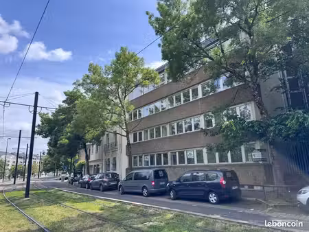 bureaux 680 m²