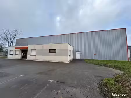 local industriel 704 m²