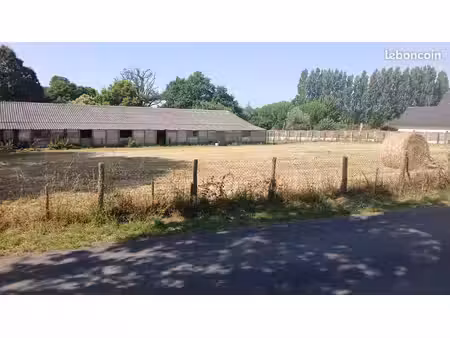 très beau terrain constructible de 4000 m2