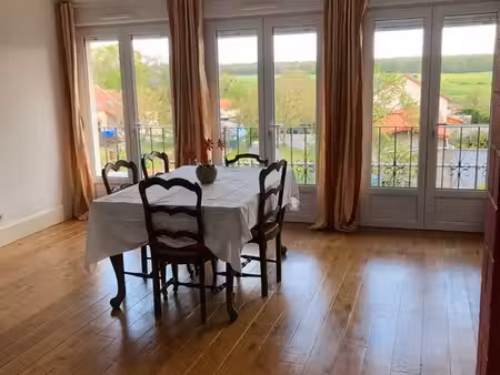 f3. disponible le 1er octobre. bon état