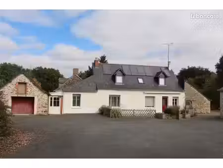 maison ancienne – 137 m² – 5 chambres – terrain de 3 280 m² – 1h de angers  laval  rennes 