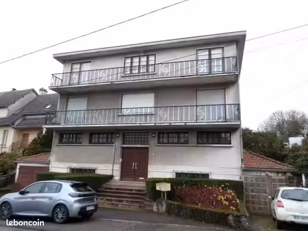 une maison composée de deux appartements