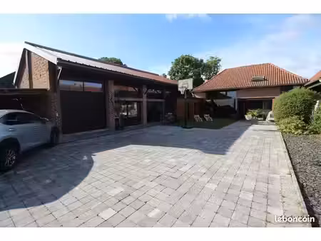 maison 8 pièces 230 m²