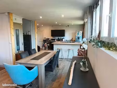 maison individuelle . 5 pièces . 122m²