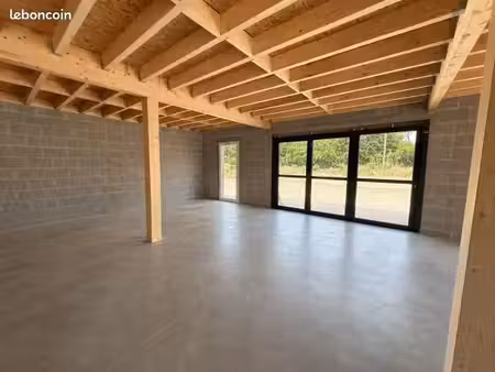 local commercial 230 m²