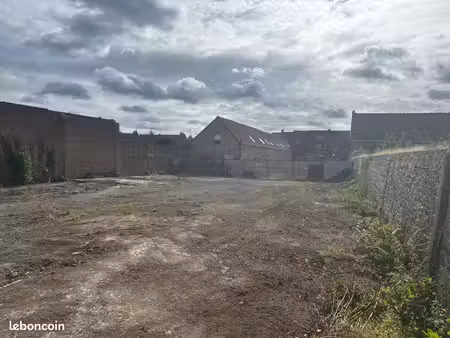 terrain 651 m2