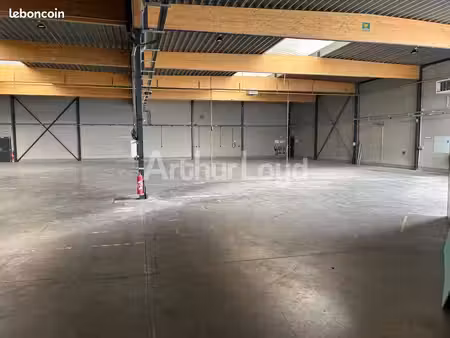 local bureaux 1 180 m²