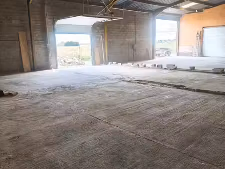 hangar 200 m2
