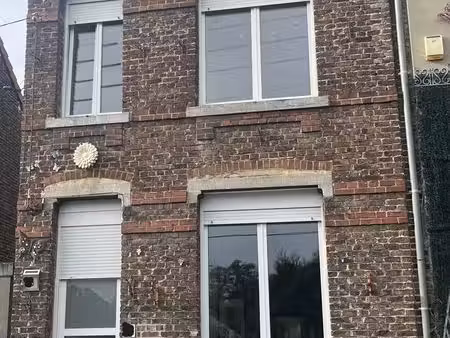maison semi-mitoyenne 3 chambres – cour – garage disponible