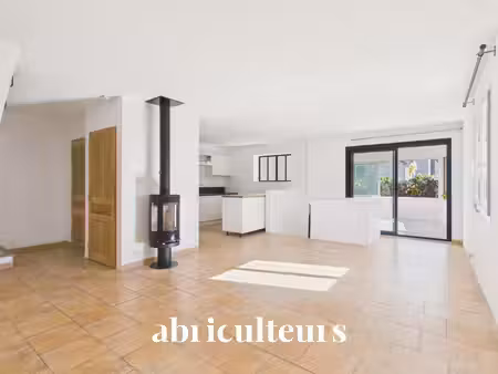 appartement t4 de 107 m² avec entrée indépendante en vente à grans (13450)