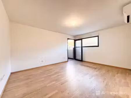 ajaccio – studio avec ascenseur  terrasse et parking
