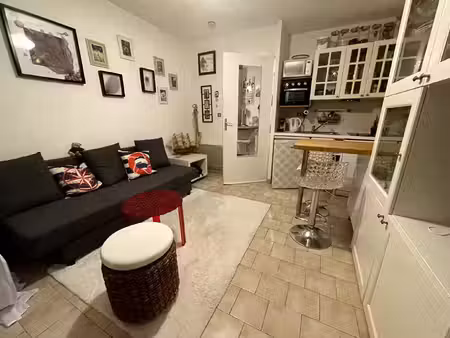 location appartement 1 pièce 20 m² à sausset-les-pins (13960)