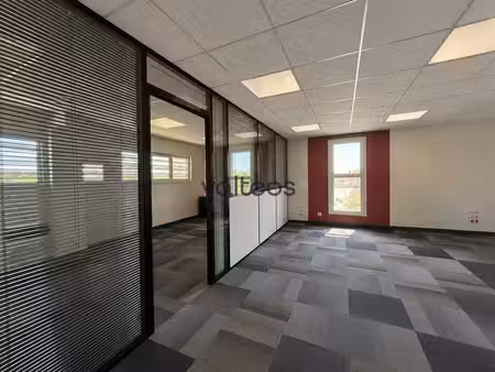 location bureaux 121m²